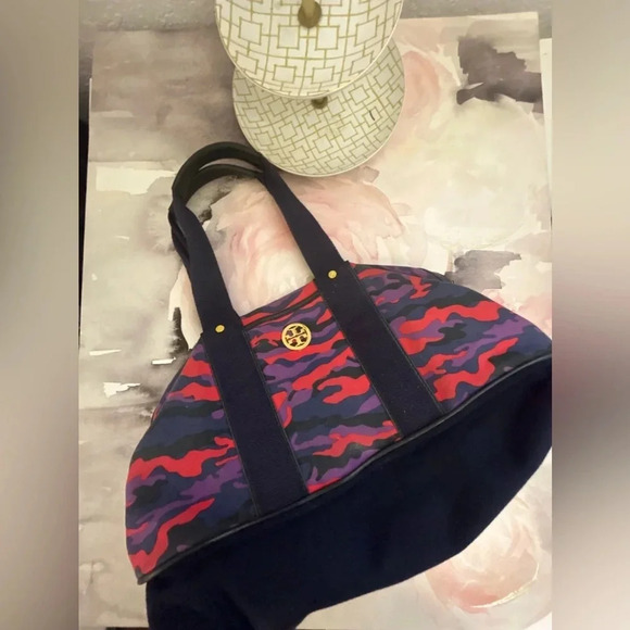 ! Tory Burch camo bag - Picture 7 of 7